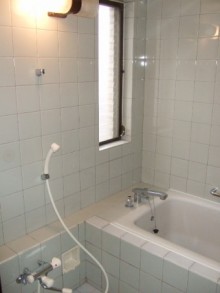 段差の少ない落ち着きのある浴室へ 段差の少ない落ち着きのある浴室へ